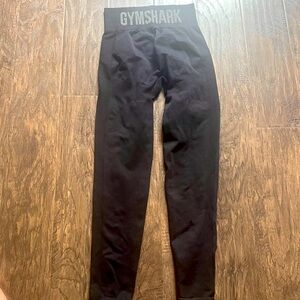 Gym shark leggings